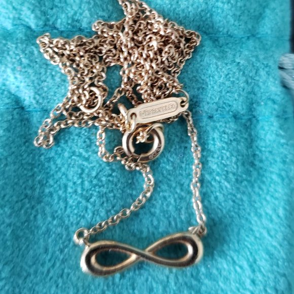 Tiffany & Co 18k gold infinity necklace - Picture 3 of 4